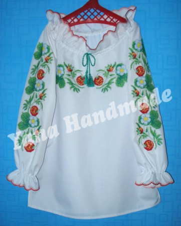 Вишиванка для дівчинки - Суничка